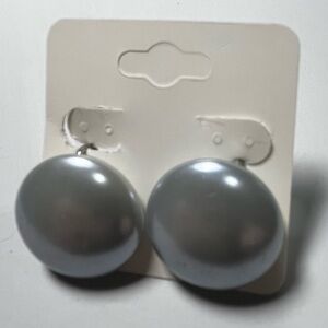 vintage-style round, pastel blue pearlized celluloid screwback earrings